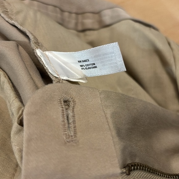 NWOT Gap khaki straight leg, stretchy,cuffed pants, size 8 x long inseam 29” - Picture 4 of 4